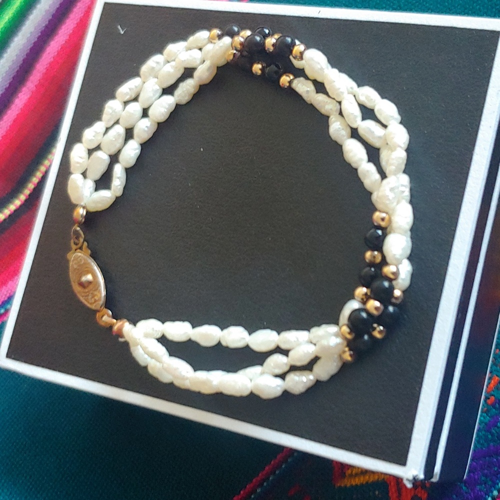 Vintage beauty faux pearl black & white women's bracelet-8 inches - Picture 4 of 12